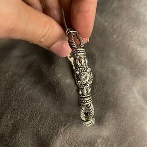 178. Vintage look Silver tone metal and crystal stretch bracelet NEW